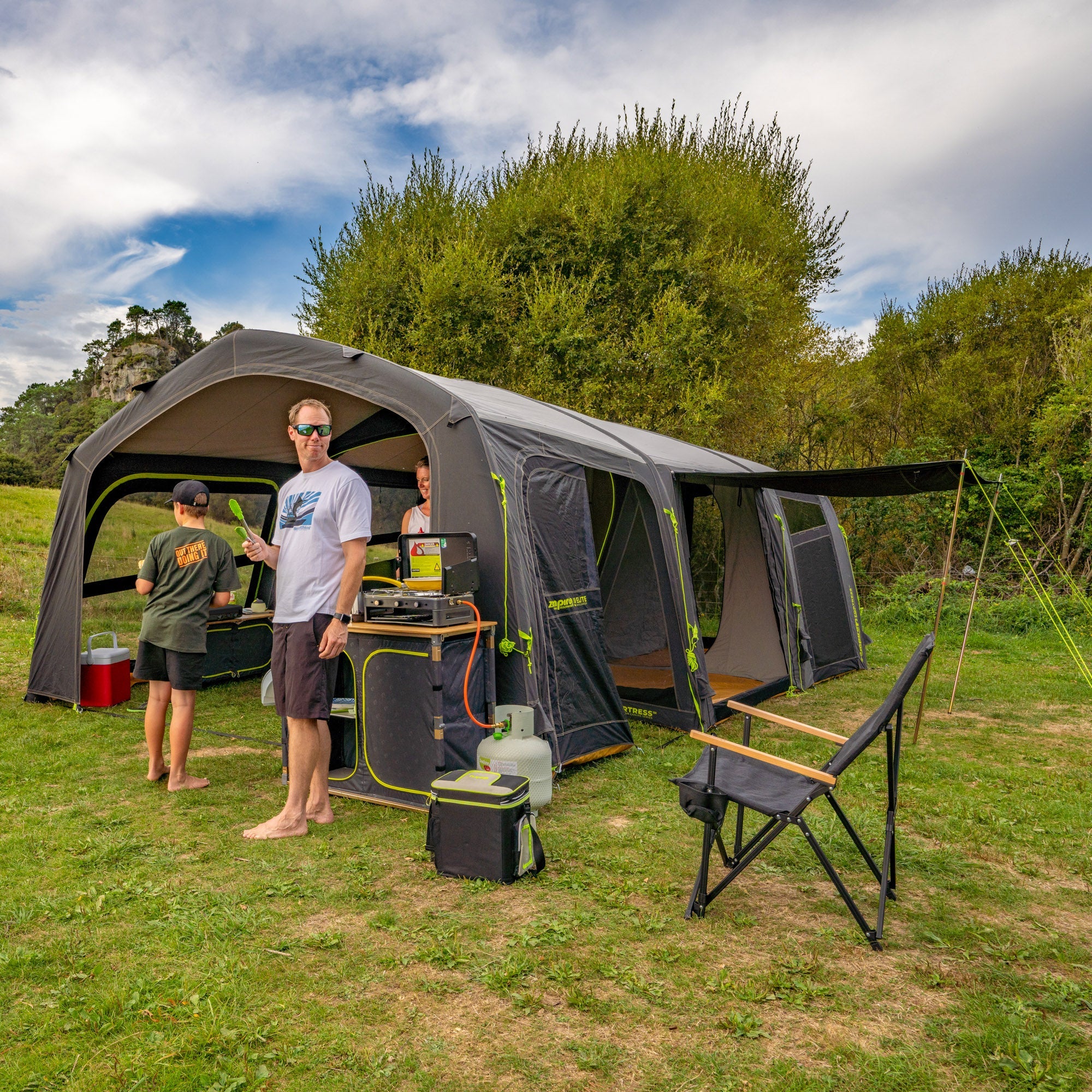 zempire tents Fortress V2 Canvas Air Tent – Zempire UK Level Handschuhe Butterfly Wmn fall24 Farben:Dürkopp Dunkelgrau (Innenseiten) The rear multi