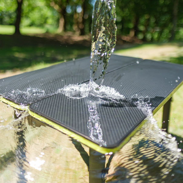 Water splashing onto Zempire  Hexolite 60 table